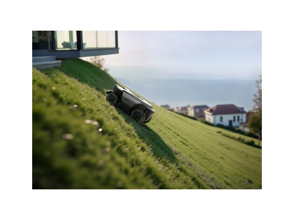 Roborock RockMow Z115 se 4WD na svahu